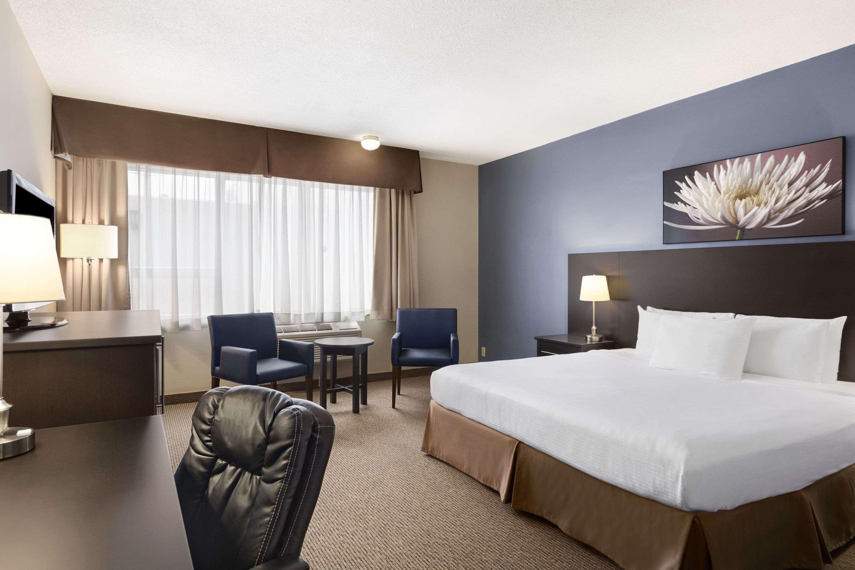 Days Inn By Wyndham Montreal Airport Conference Centre Dorval Zewnętrze zdjęcie