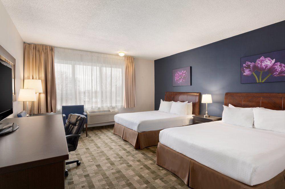 Days Inn By Wyndham Montreal Airport Conference Centre Dorval Zewnętrze zdjęcie