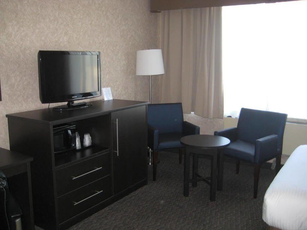 Days Inn By Wyndham Montreal Airport Conference Centre Dorval Zewnętrze zdjęcie